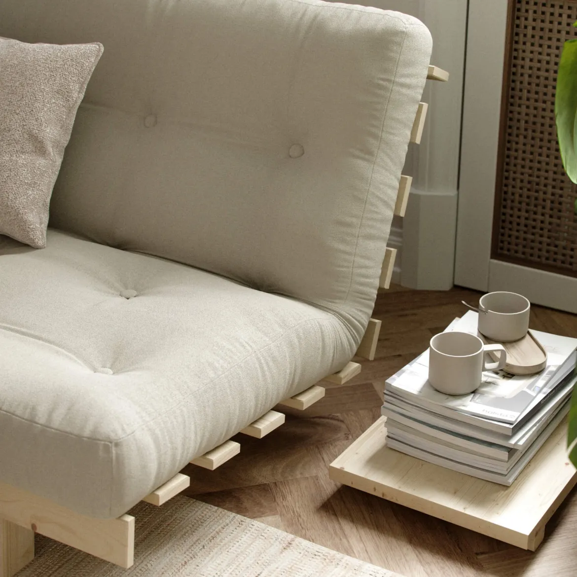 Banquette ajustable LEAN en pin massif naturel avec matelas futon 130x190