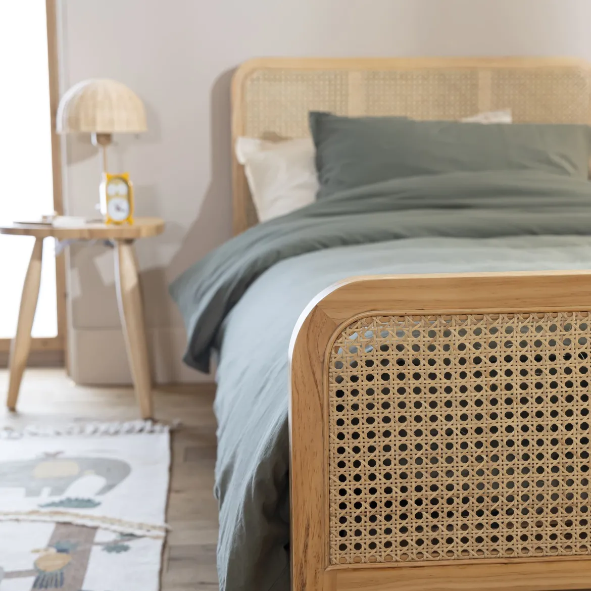 Chambre lit cannage enfant avec commode bois naturel ANNA