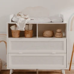 Commode à langer bébé 2 tiroirs en bois effet cannage - CO7085