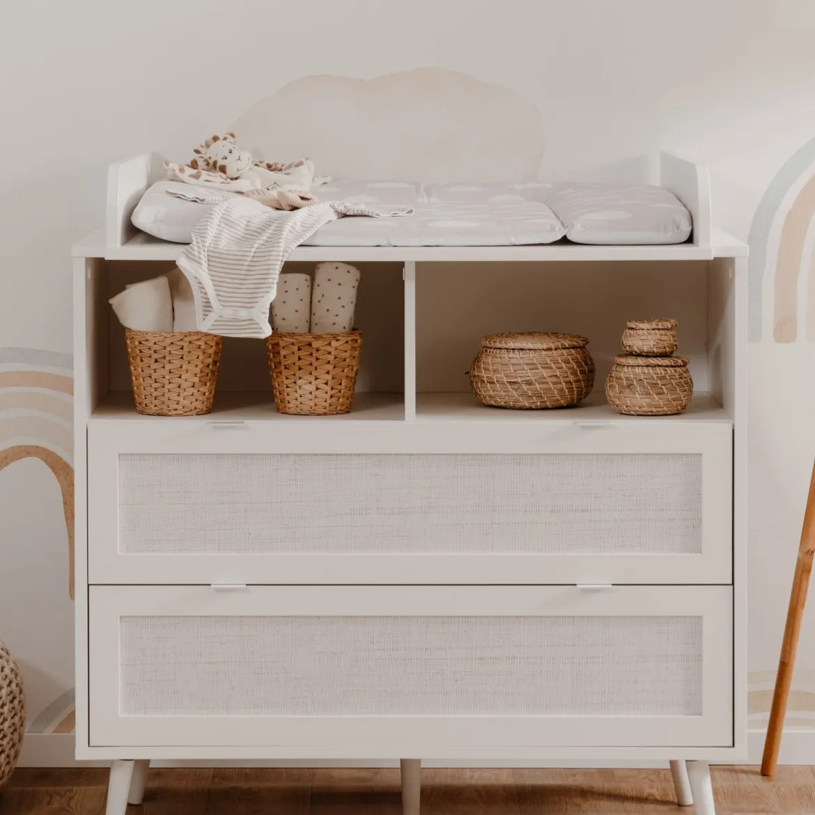 Commode à langer bébé 2 tiroirs en bois effet cannage - CO7085