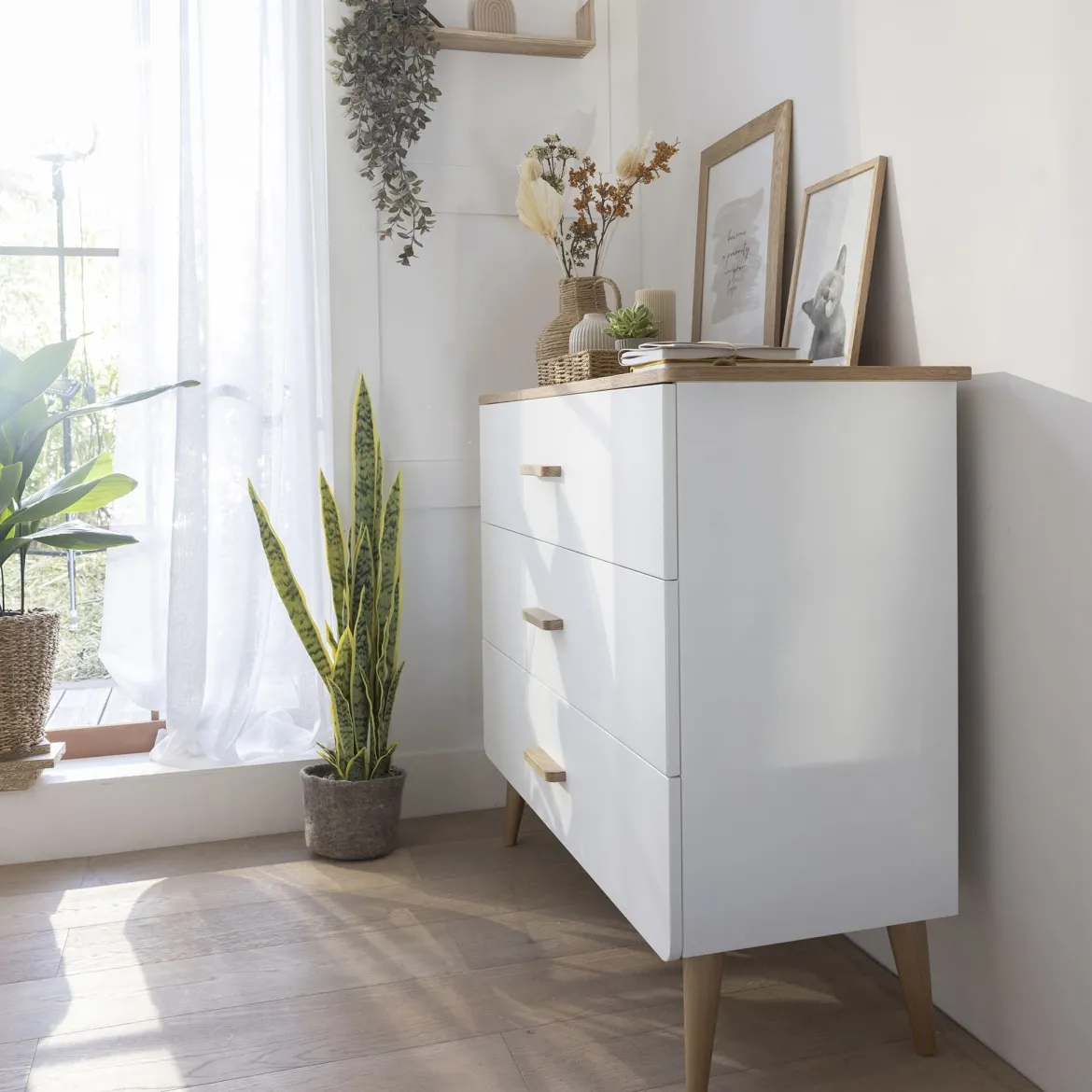 Commode SMOOTHCLOUD en bois naturel et blanc