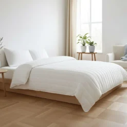 Couette mi-saison anti-punaises et anti-insectes enveloppe microfibre 350g