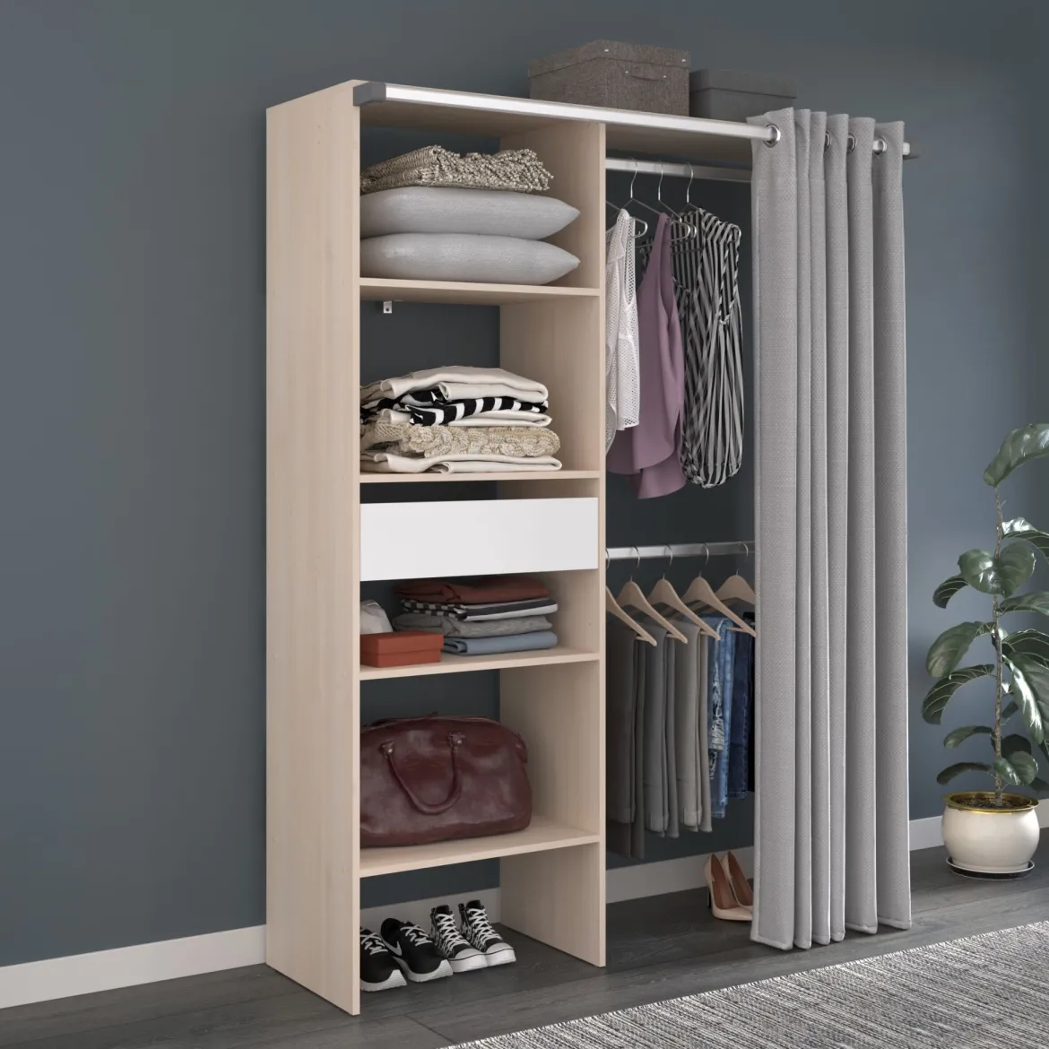 Dressing ouvert avec rideau et étagères