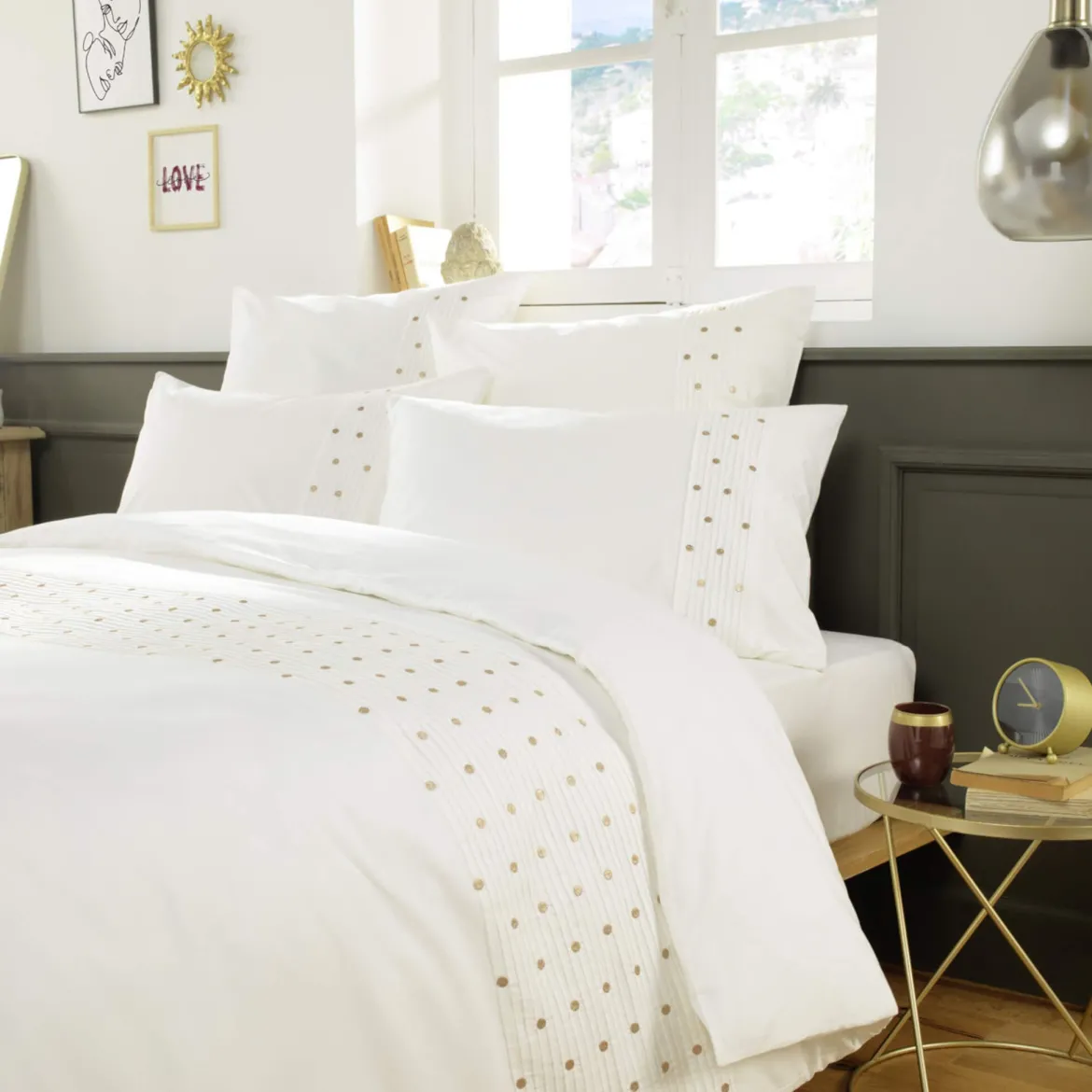 Housse de couette brodée plis religieuses blanc