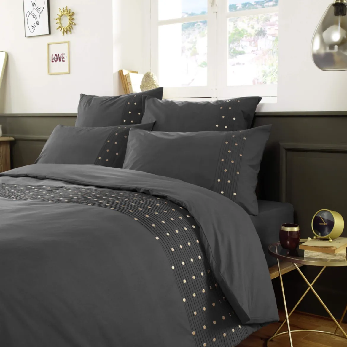 Housse de couette brodée plis religieuses anthracite