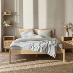 Lit adulte en pin massif tête de lit cannage + 2 chevets cannage  ANNA