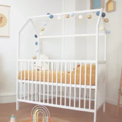 Lit bébé cabane évolutif en bois massif 60x120