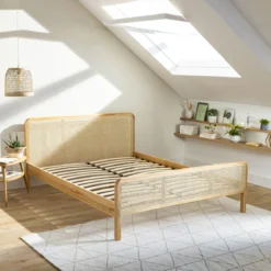 Lit en pin massif avec véritable cannage + table de chevet cannage ANNA