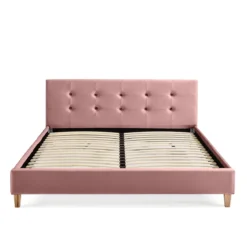 Lit en velours avec pieds en bois