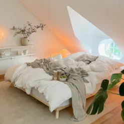 Lit futon SENZA en bois massif naturel + matelas futon COMFORT écru