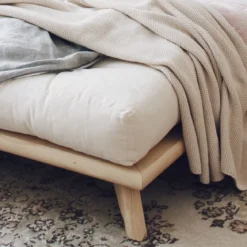 Lit futon SENZA en bois massif naturel + matelas futon COMFORT écru