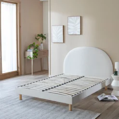Lit tissu beige avec tête de lit bouclette