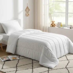 Pack couette 140x200 mi-saison et oreiller enfant Terre de Nuit