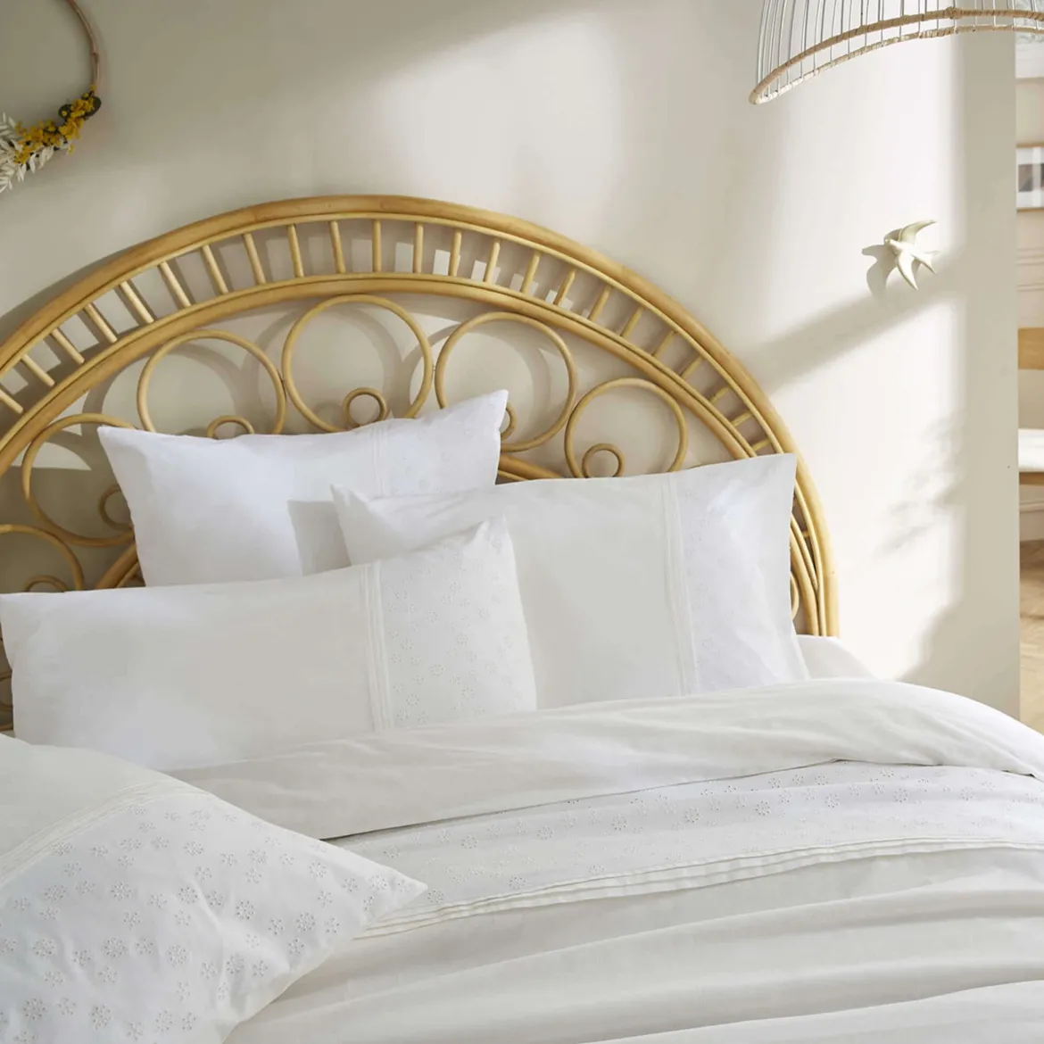 Parure de lit 100% coton broderie anglaise