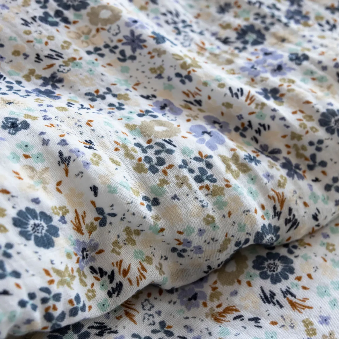 Parure de lit gaze de coton à fleurs bleues Terre de Nuit