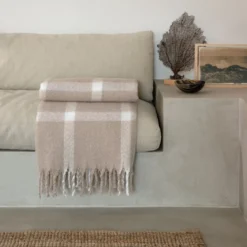 Plaid à carreaux taupe