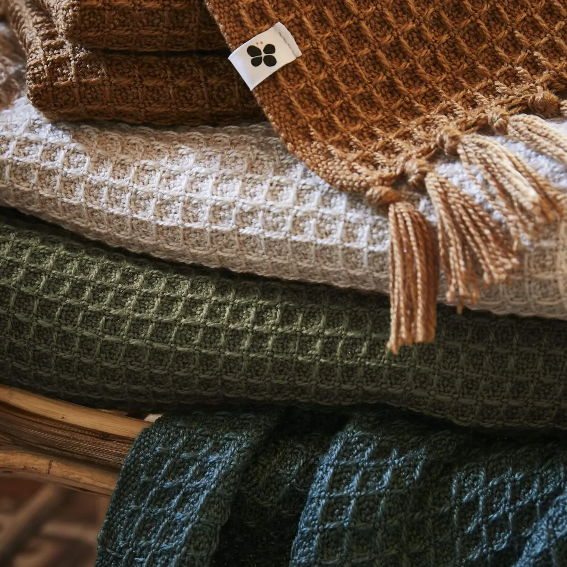 Plaid à franges uni en matière recyclée