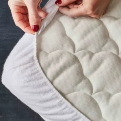 Protège matelas bébé éponge coton 100% imperméable et anti-acariens