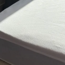 Protège matelas bouclette imperméable - bonnet jusqu'à 27 cm