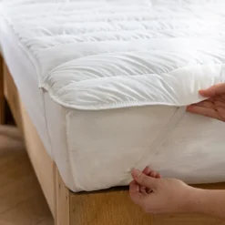 Surmatelas moelleux anti-acariens Terre de Nuit
