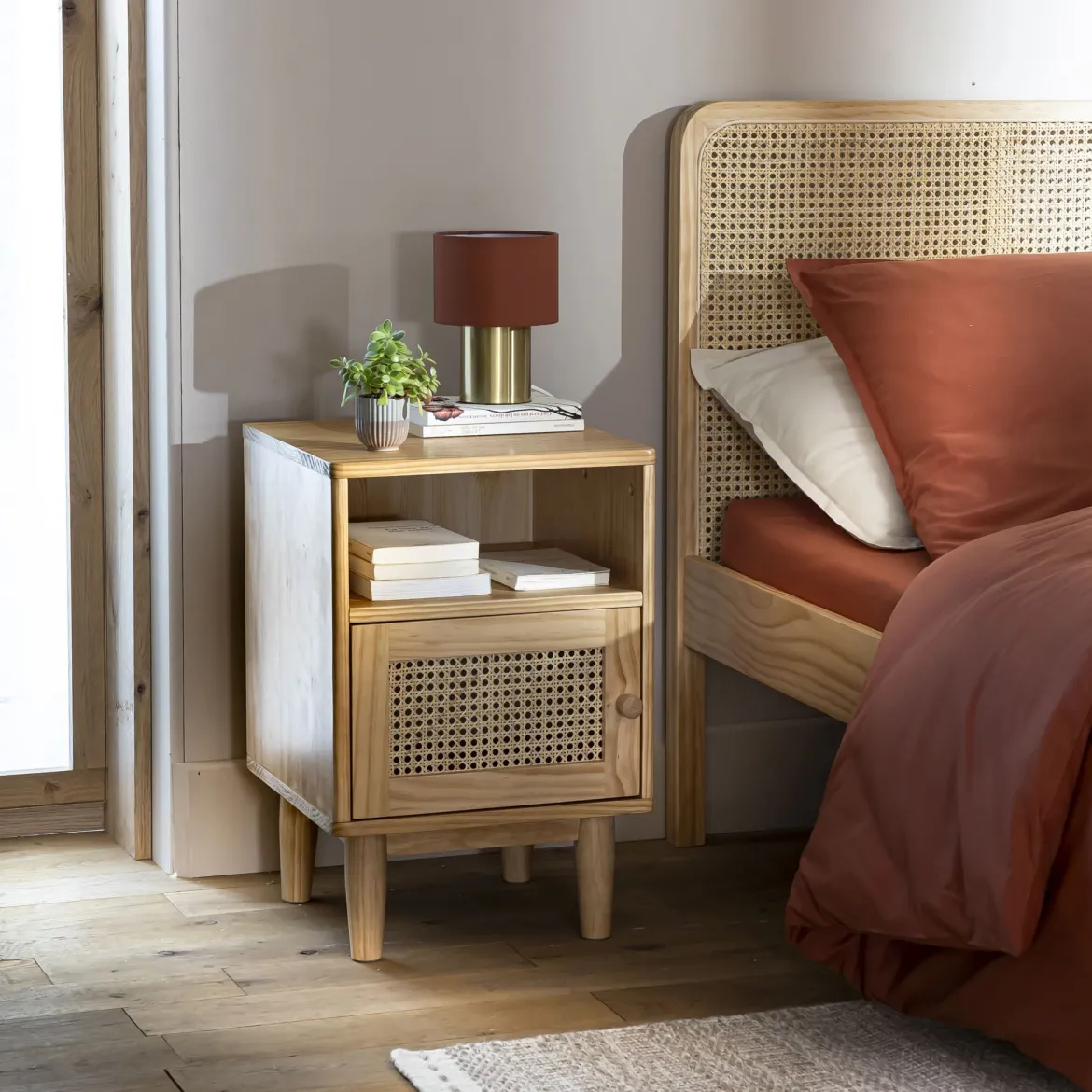 Table de chevet cannage en pin massif ANNA - CH17023