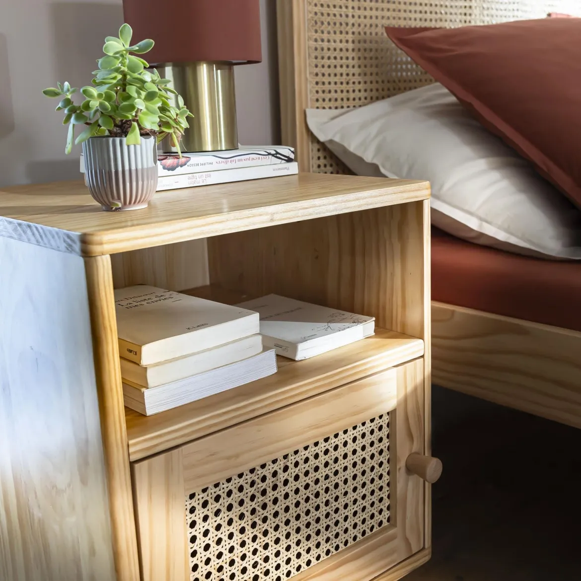 Table de chevet cannage en pin massif ANNA - CH17023